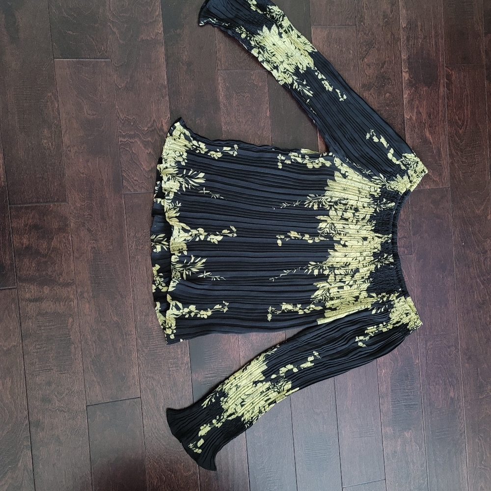 Sheer greenish yellow shoulder shirt